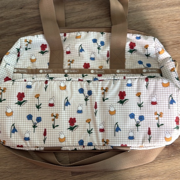 LESPORTSAC X DICK BRUNA MIFFY CROSSBODY SMALL DUFFLE STYLE TOTE BAG! MINT! - Picture 12 of 12